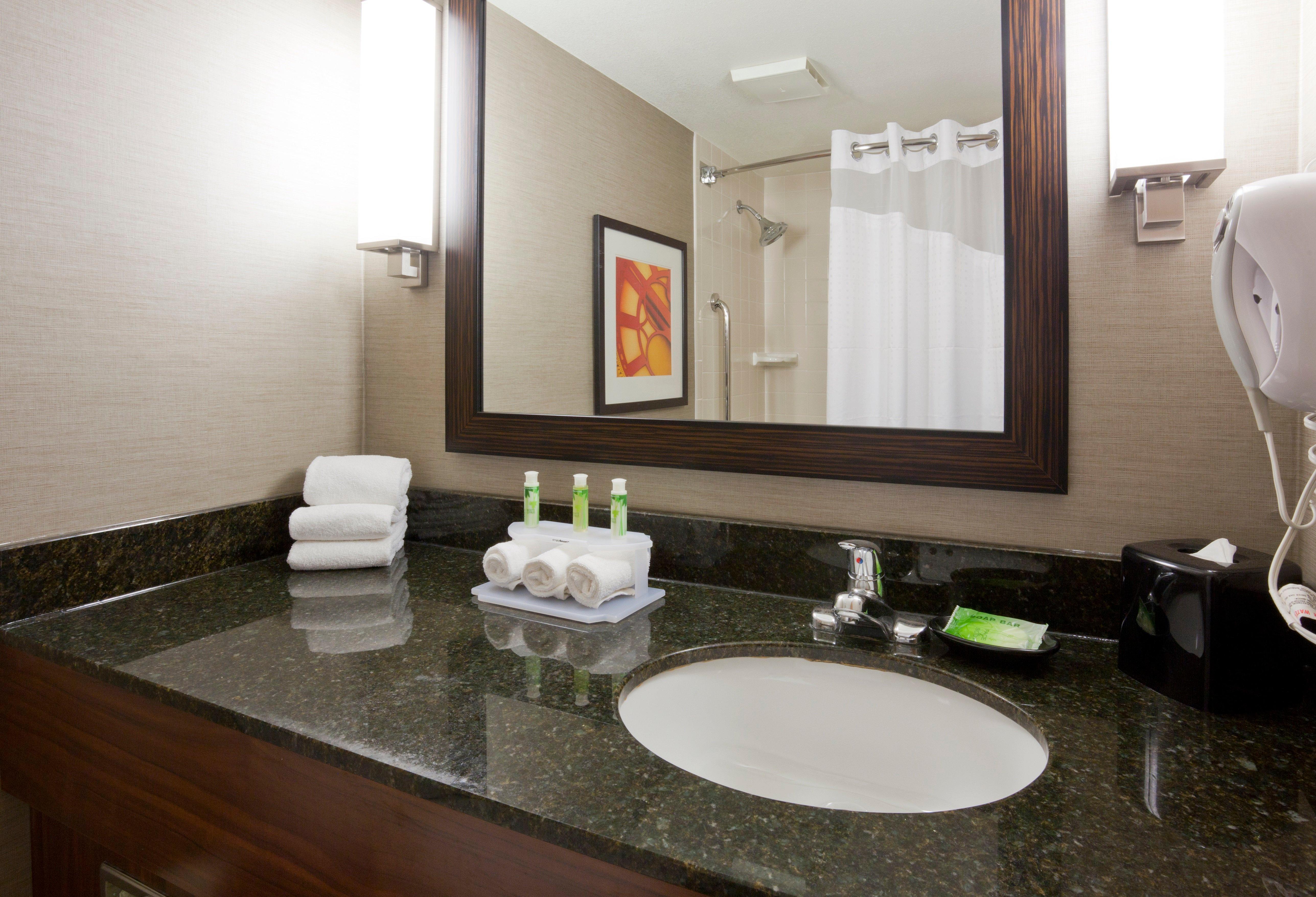 Holiday Inn Express & Suites Bloomington West By Ihg Екстериор снимка