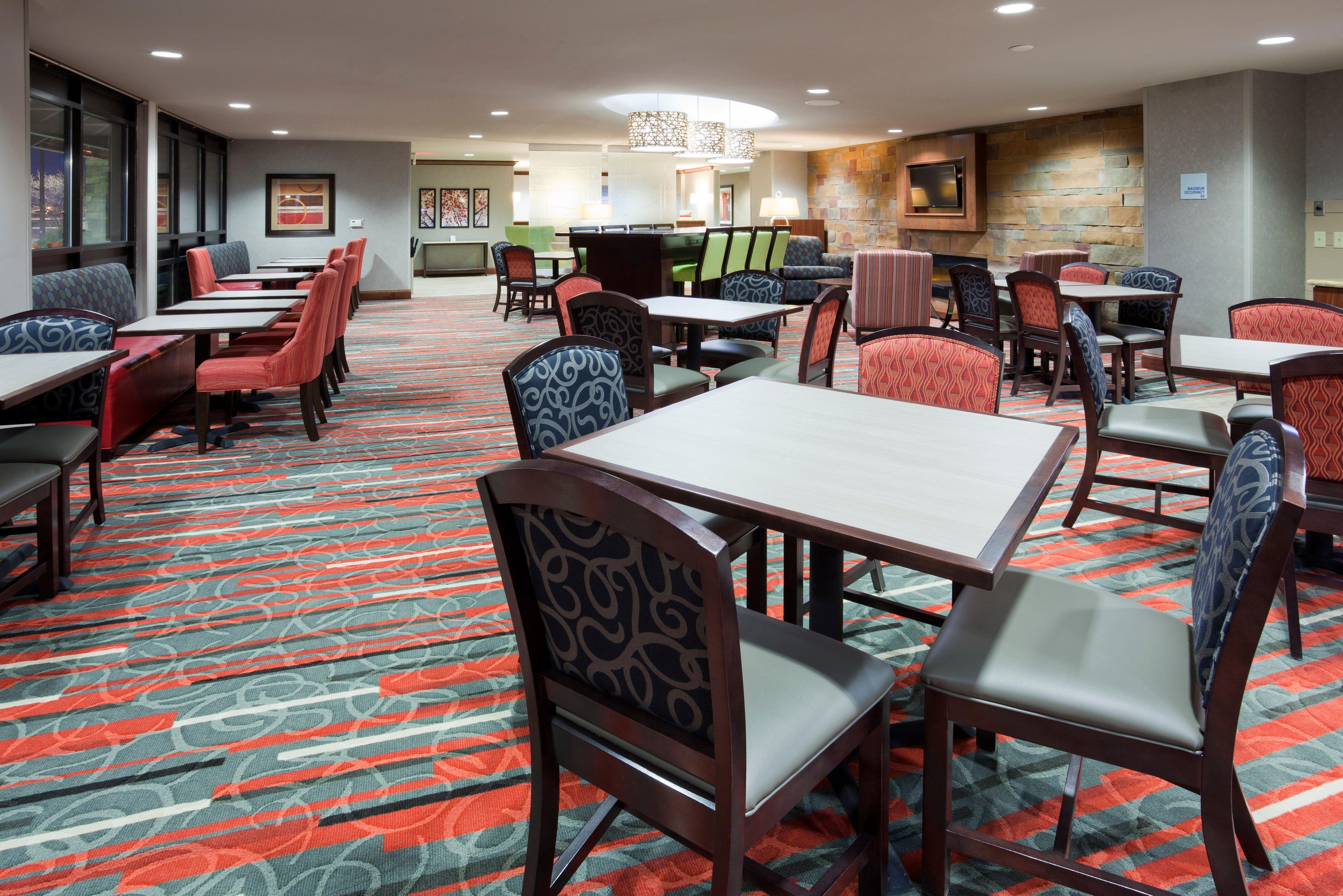 Holiday Inn Express & Suites Bloomington West By Ihg Екстериор снимка