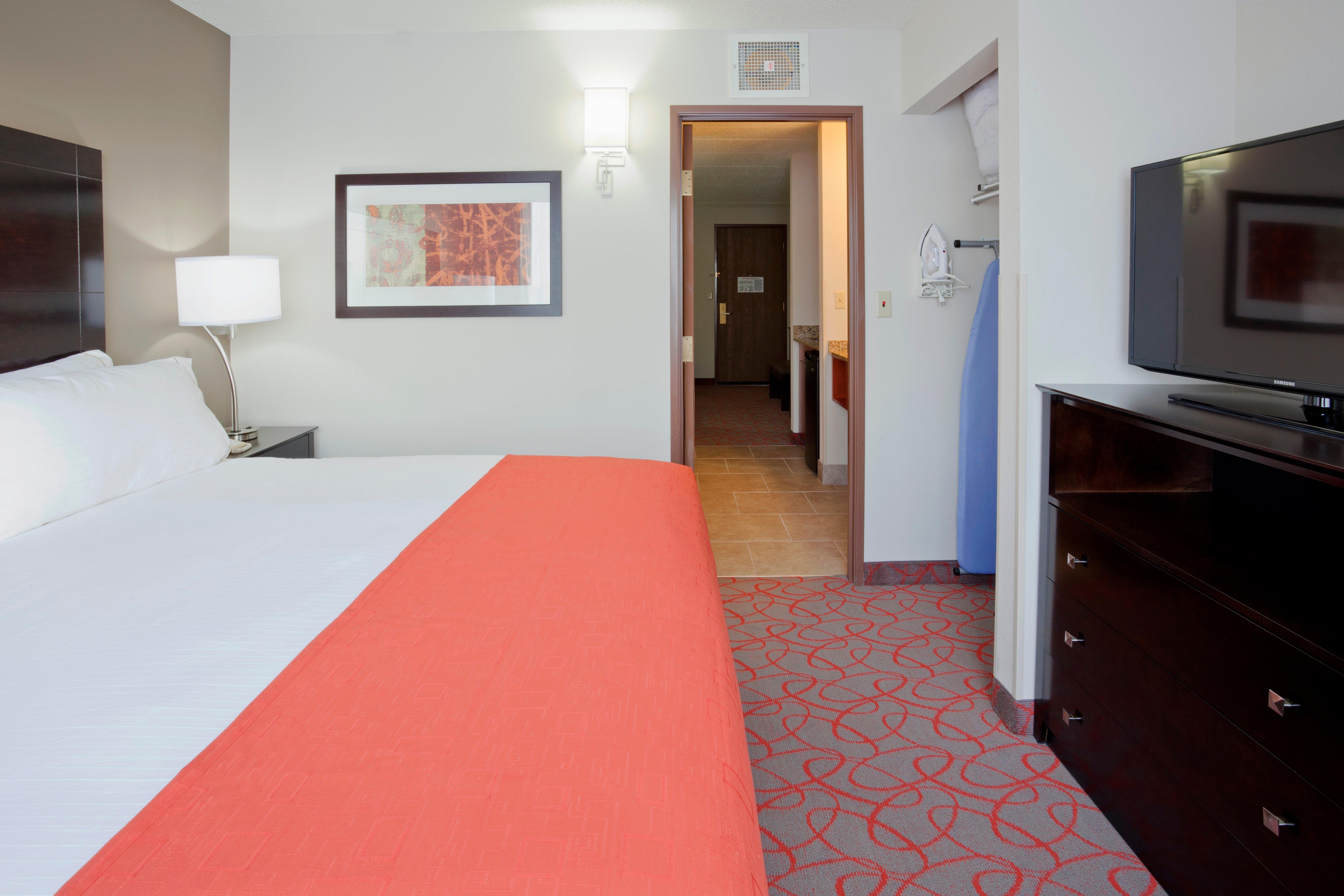 Holiday Inn Express & Suites Bloomington West By Ihg Екстериор снимка