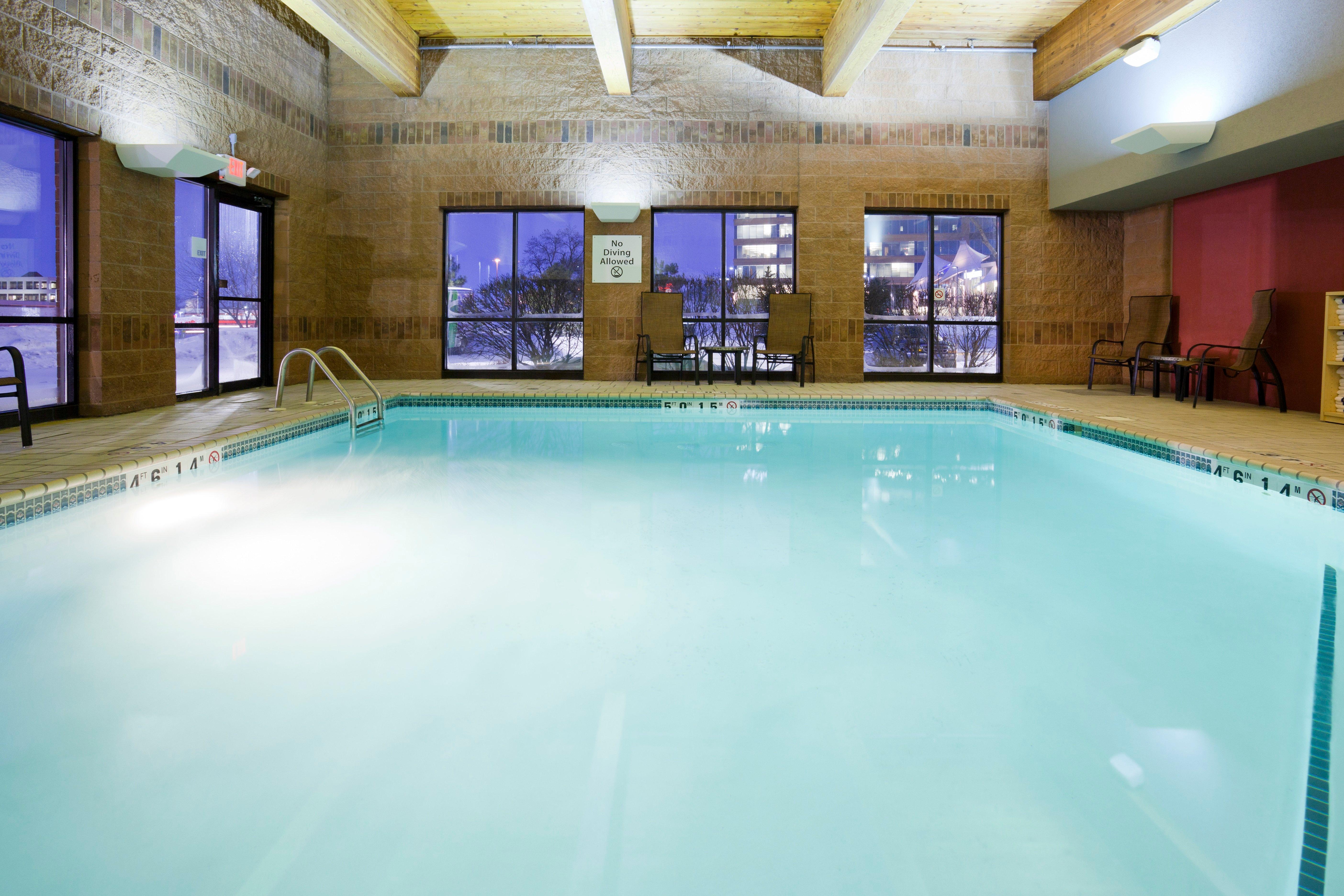 Holiday Inn Express & Suites Bloomington West By Ihg Екстериор снимка