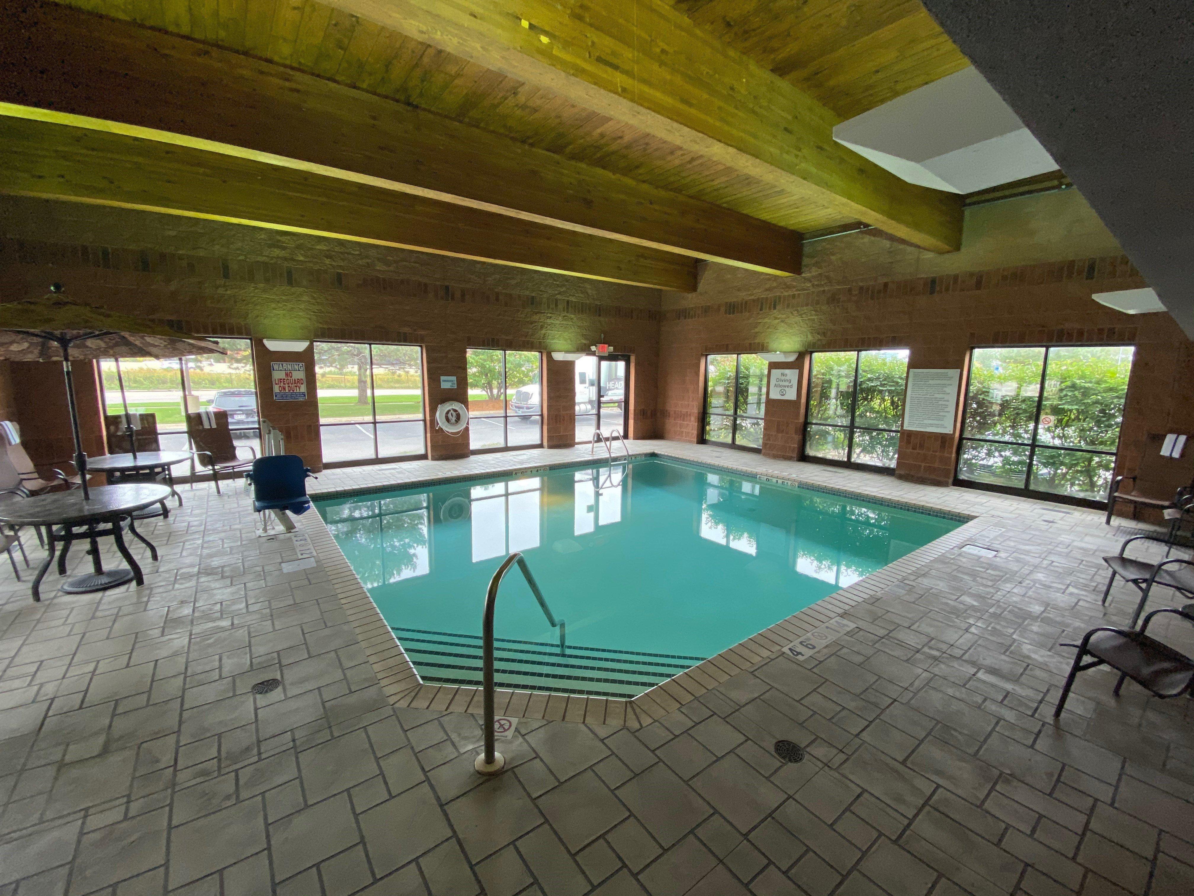 Holiday Inn Express & Suites Bloomington West By Ihg Екстериор снимка