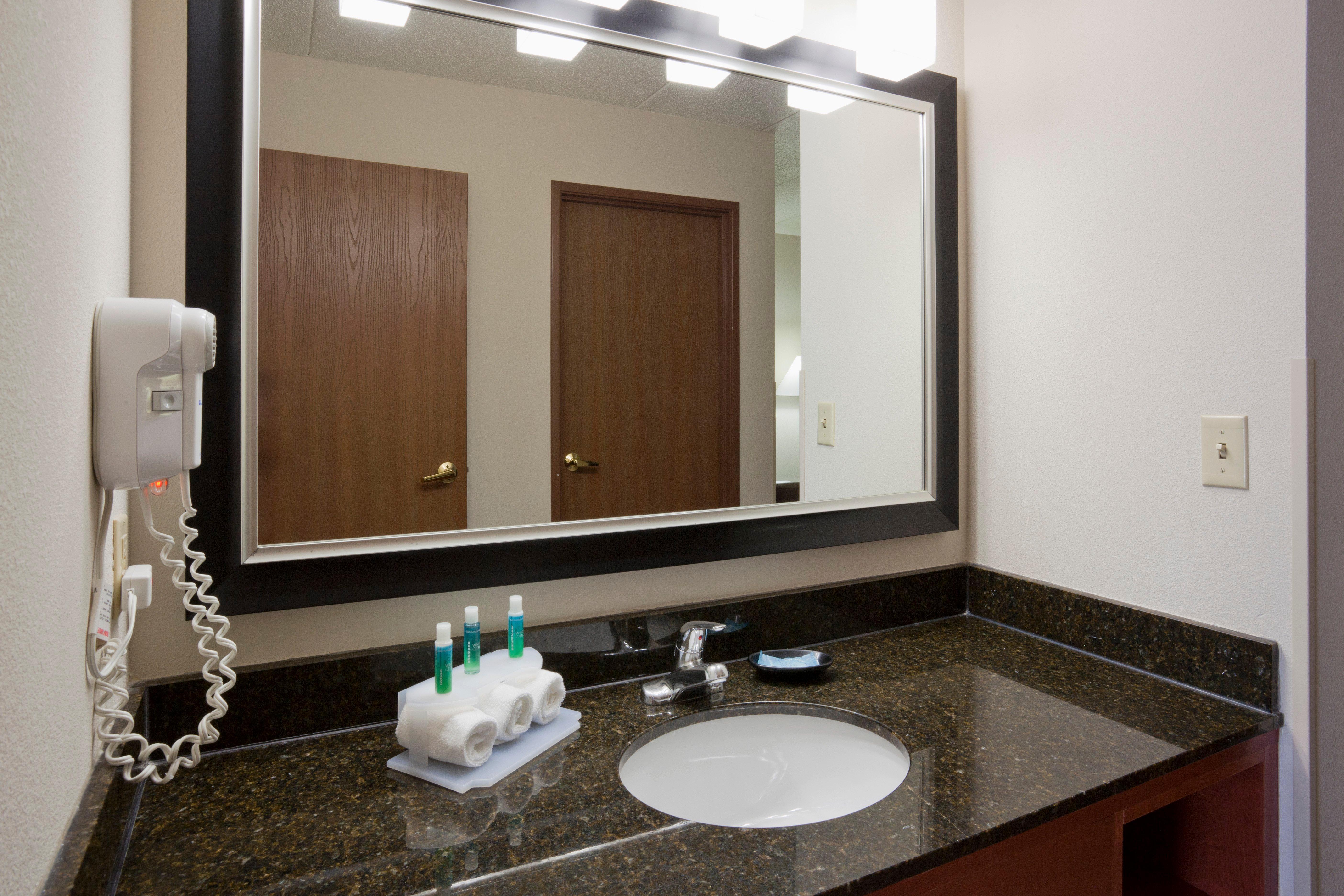 Holiday Inn Express & Suites Bloomington West By Ihg Екстериор снимка